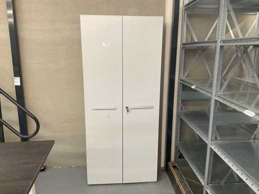 Filing cabinets (4x)