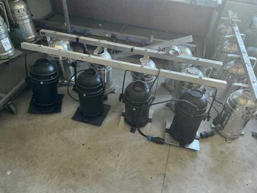 Un long par 64 barres avec le n° 4 par par