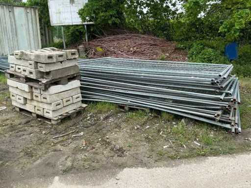 Clôture de construction avec blocs de béton (30x)
