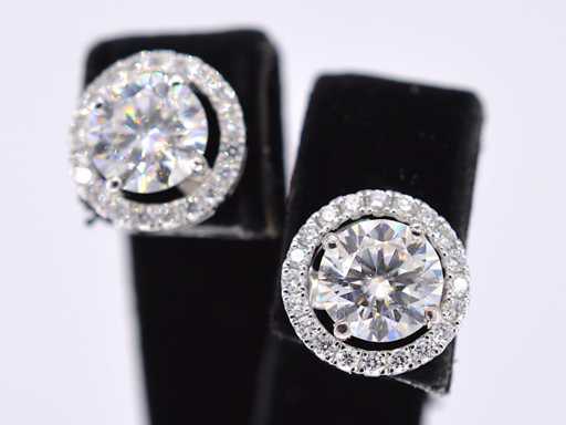 Cercei de anturaj cu diamante din aur alb, cu două cercei centrali de 2,00 carate