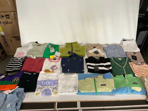 Batch of various children's clothing including TommyHilfiger/Abercrombie/BruunsBazaar/Patagonia etc (35x)