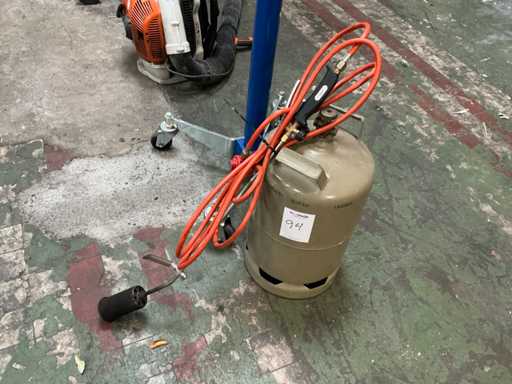 Dachfilzbrenner mit Gaszylinder