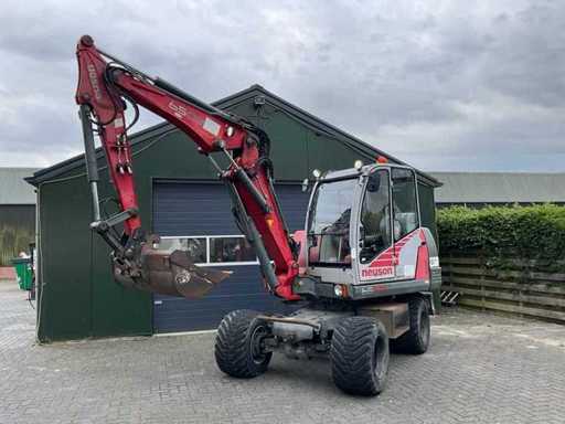 2004 Neuson 6502 WD Banden graafmachine