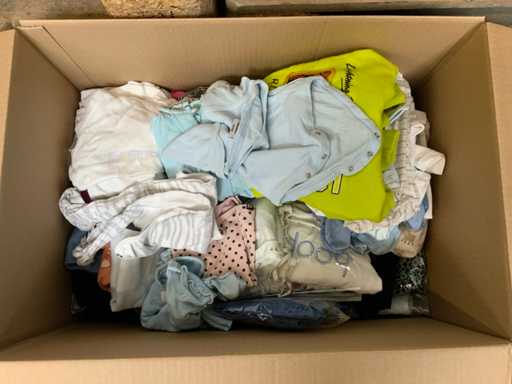 Lot de vêtements pour enfants et bébés (env. 150 pièces)