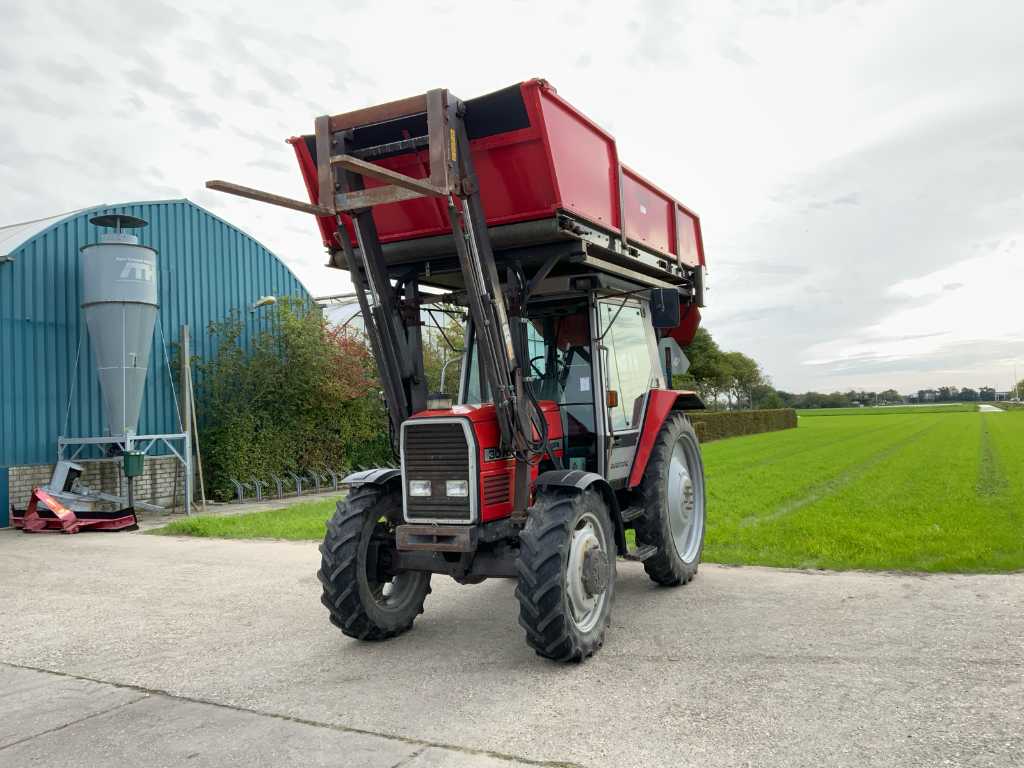 Massey Ferguson - 3070 - Four-wheel drive agricultural tractor