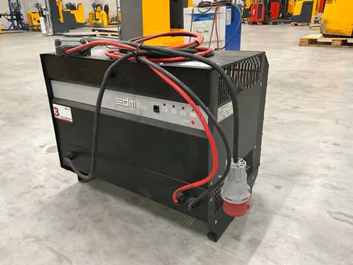 Mori raddrizzarori EDM48100T. BCO Batterieladegerät