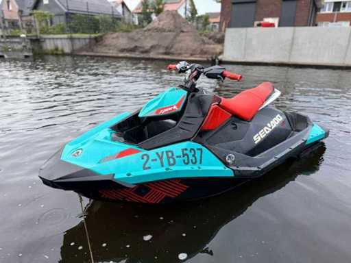 Seadoo Spark 2018 con rimorchio 