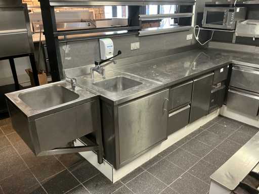 Spoeltafel met spoelbak