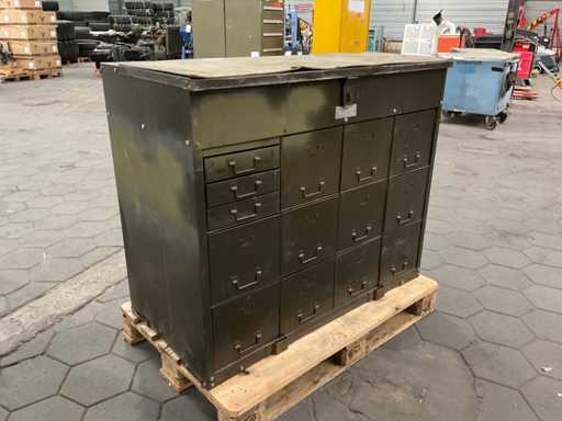 Workshop cabinet
