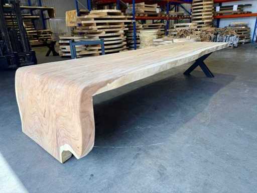 Tabela wodospadu Suar 405 cm