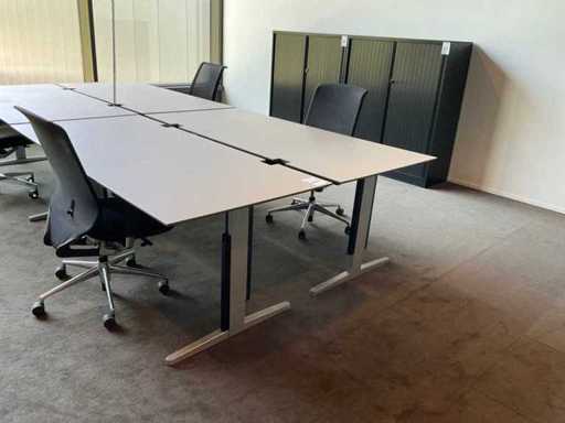 Vitra, Ahrend Bureau’s met bureaustoelen en kast