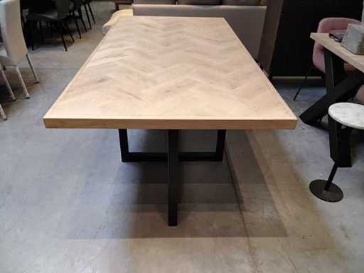 Parchet de stejar pentru masa de dining