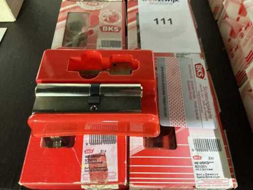 Zamek cylindryczny, w tym 3 klucze + karta bezpieczeństwa