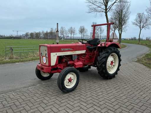 1969 International 353 Tweewielaangedreven landbouwtractor
