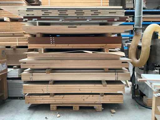 Diverses portes en bois (24x)