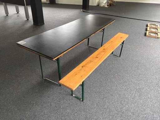Kantinetisch und -bank