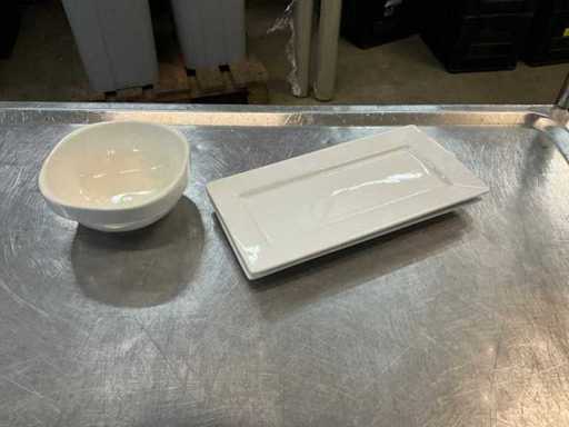 Ladung Teller und Schalen