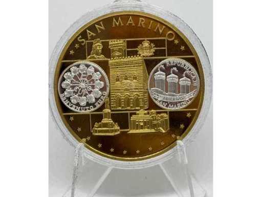 Cupru placat cu aur și argint – medalie comemorativă San Marino Euro pattern, diametru de 40 mm.