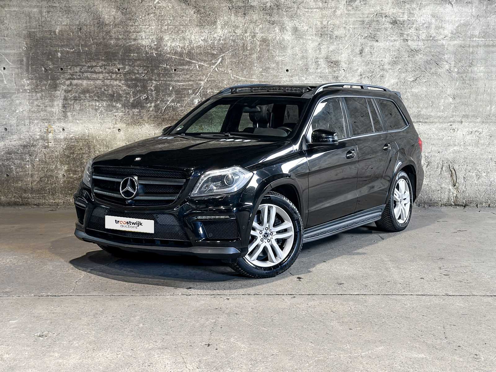 Luxury & sports cars te Milsbeek