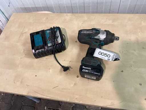 Klucz udarowy Makita z baterią