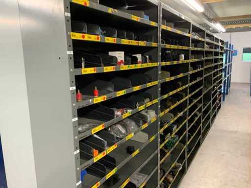 Verschiedene Installationsmaterialien in 6-Kammer-Schränken