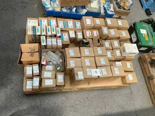 Fabory / Cembre Large batch of fasteners