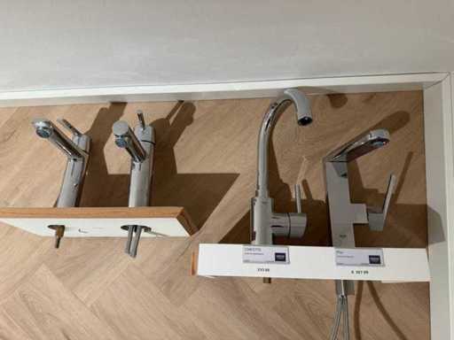 Batch of basin taps 