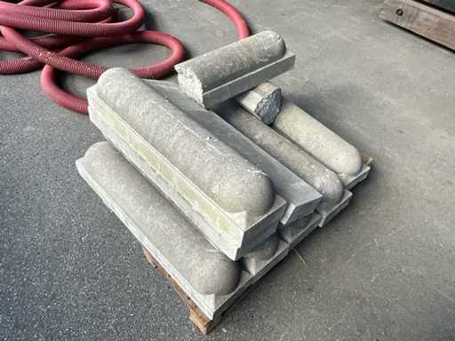 O mulțime de praguri naturale din piatră / pietre de prag