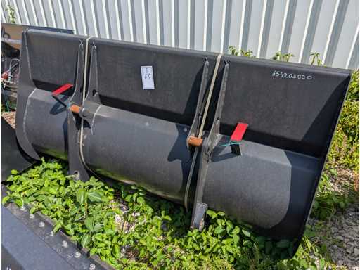 EURON STEEL S.R.O.  EARTH BUCKET COMPLETE WITH TEETH - 2100 MM - 1.3 CBM