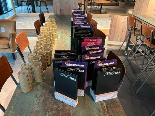 Party table accessories