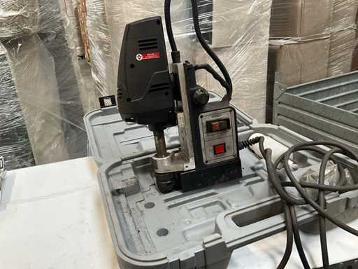 Uni in 050149 Magnetic drilling machine