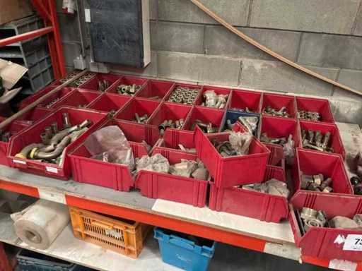 Accoppi, connessioni e pezzi di tubi