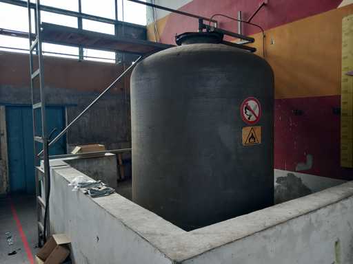 Großer vertikaler industrieller Lagertank / Prozessbehälter