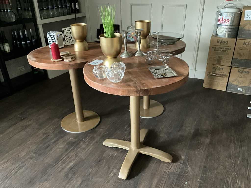 Restaurant table and miscellaneous (3x)