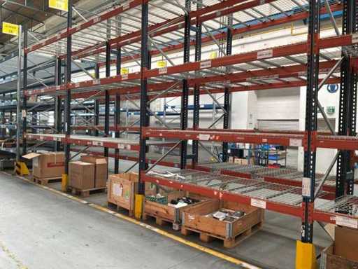 Pallet rack without contents (3 times the field size)