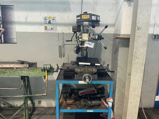 Mobili per officine, con macchine