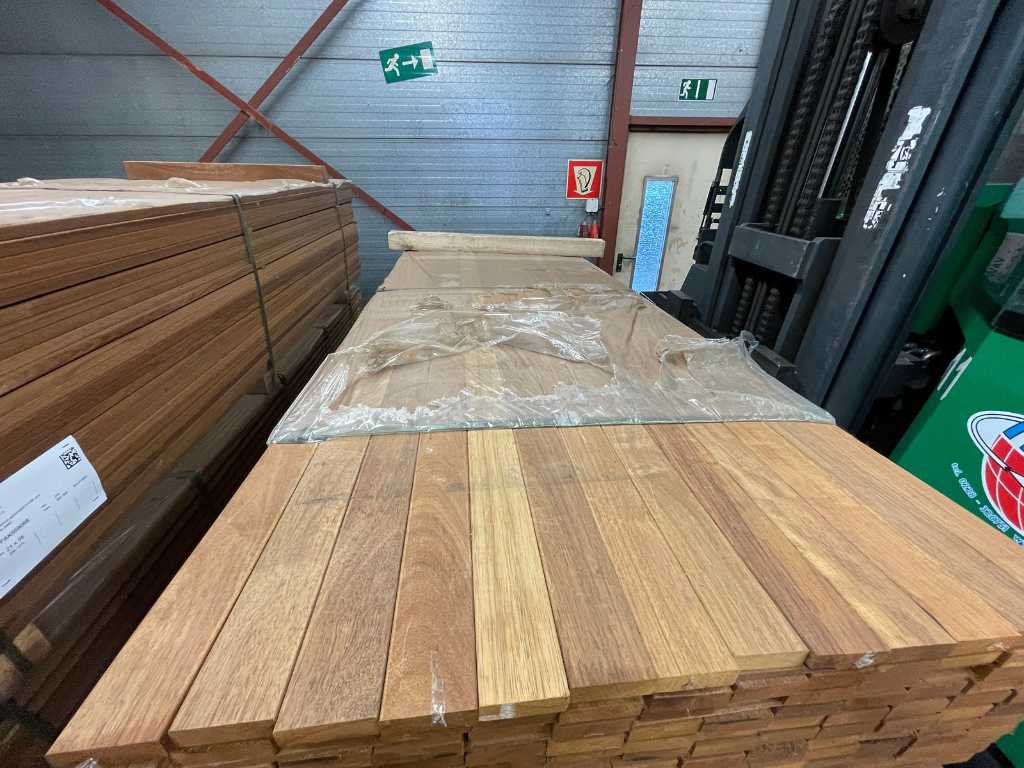 Planches de bois dur Basralocus 21x70mm, longueur 275cm (273x)