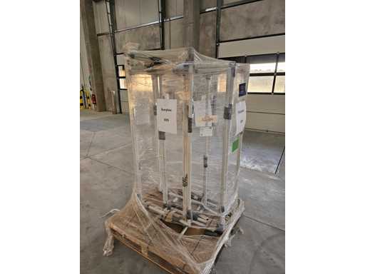   Kleiderständer B = 700 und H = 1500