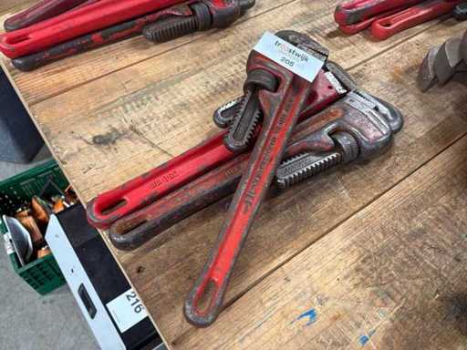 Pipe wrench (3x)