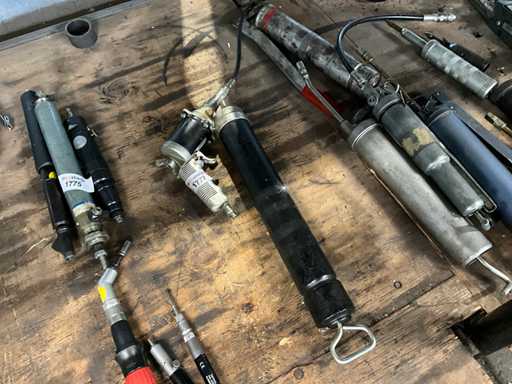 Vari utensili pneumatici (2x)