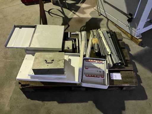 Un lot de diverse echipamente