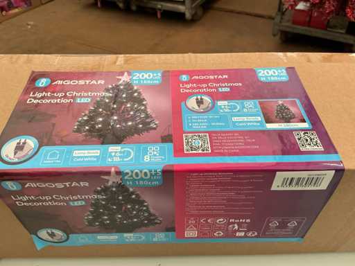 Weihnachtsbaum aus Kunststoff.