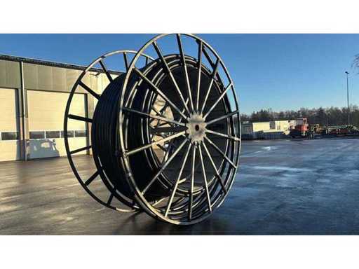 Moulinet avec tuyau 135 M en tylène de 90x80,2
