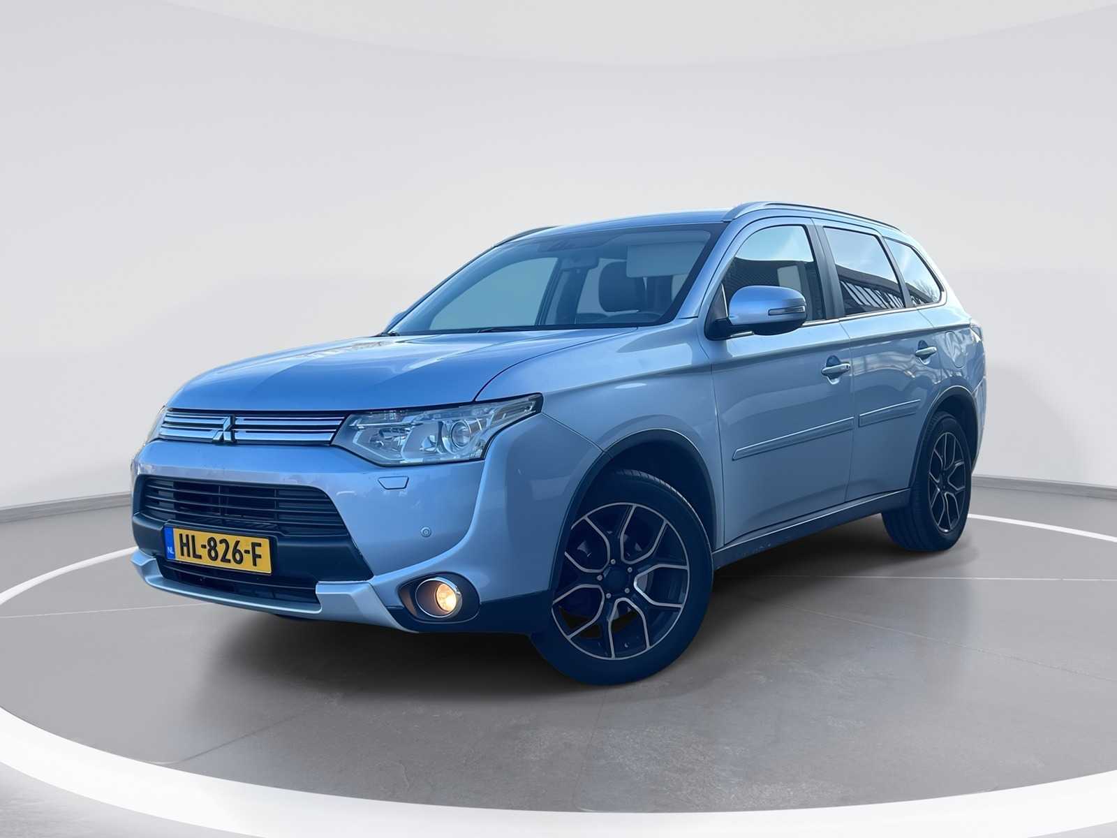 Mitsubishi Outlander 2.0 PHEV w wersji Executive z 2015 r. | HL-826-F