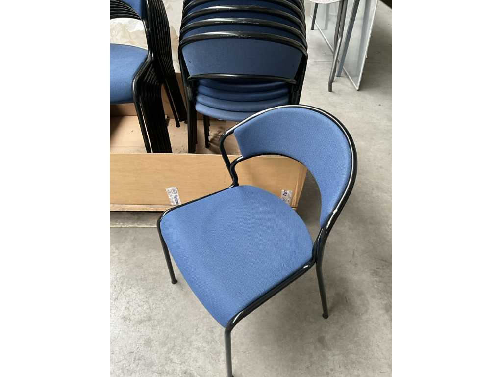 21 stoelen stapelbaar