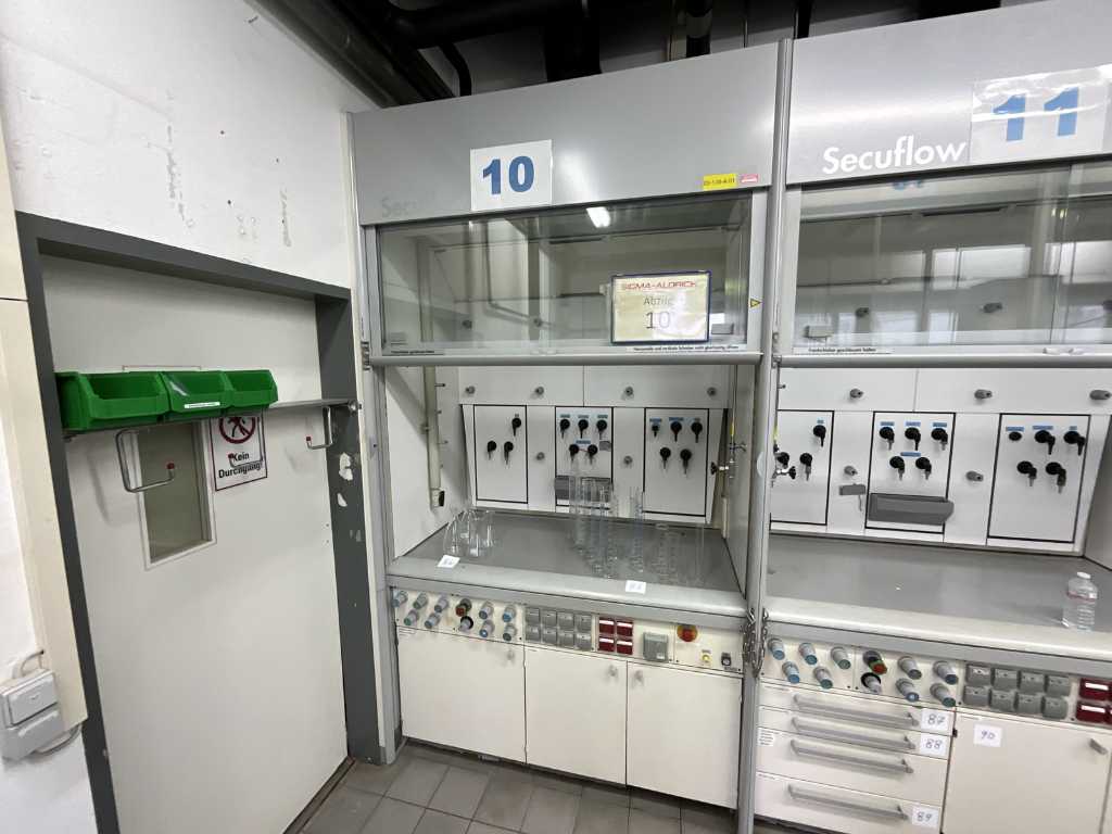 2004 MC6 Secuflow Laboratory fume cupboard