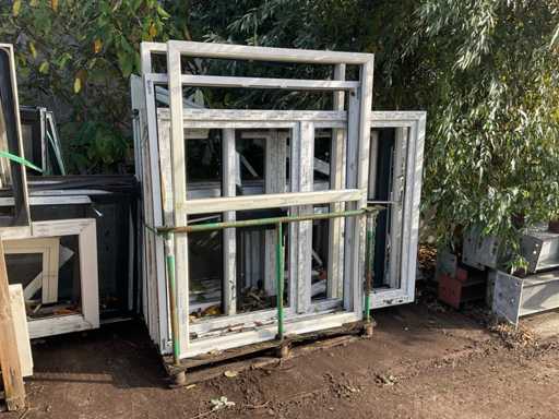 Stapel von Fensterrahmen