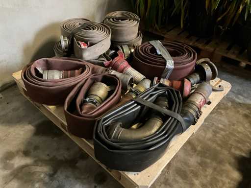 Verschiedene Bewässerungsschläuche und Kupplungen