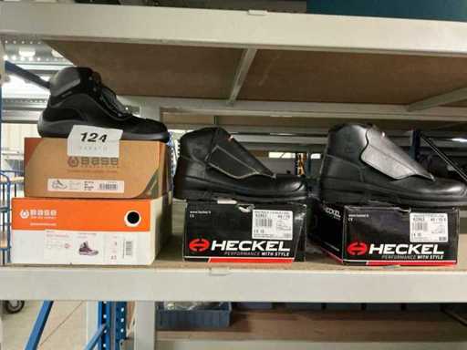 Pair of Work Shoes (4x)