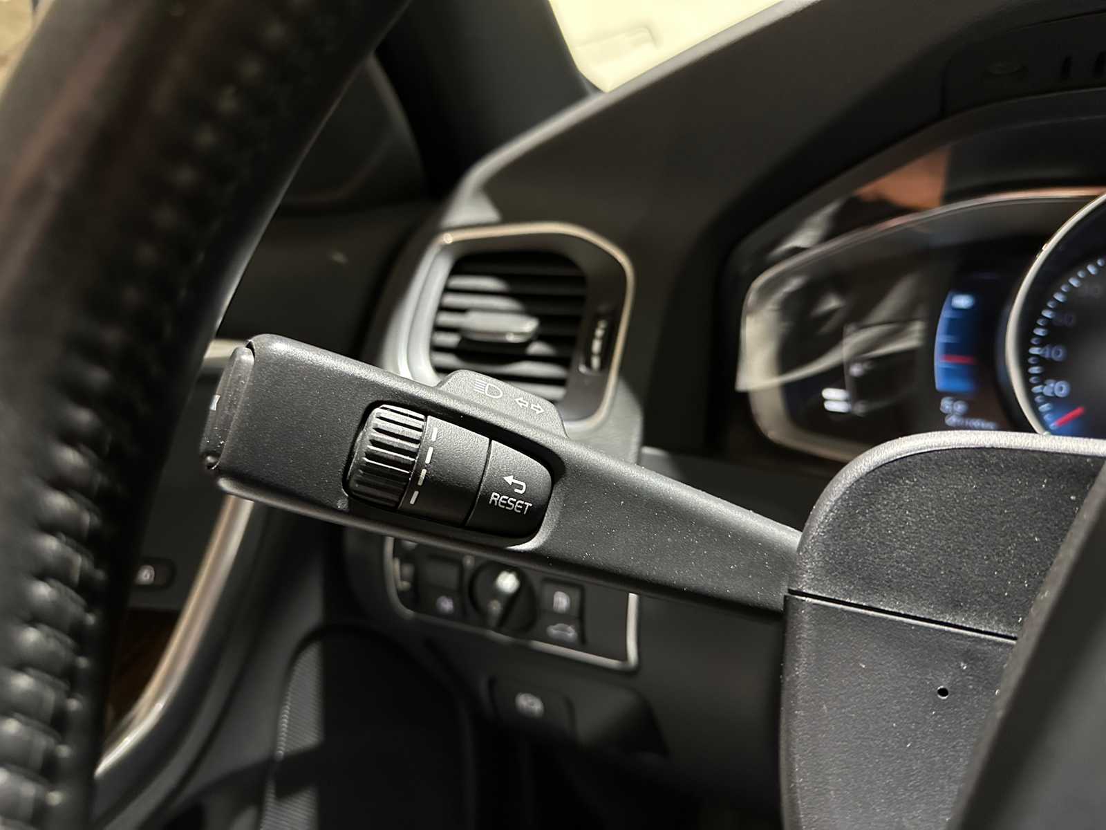 Volvo V60 2.4 D6 Twin Engine Summum 220hp 2015 Plug-In Hybrid, HR-946-F